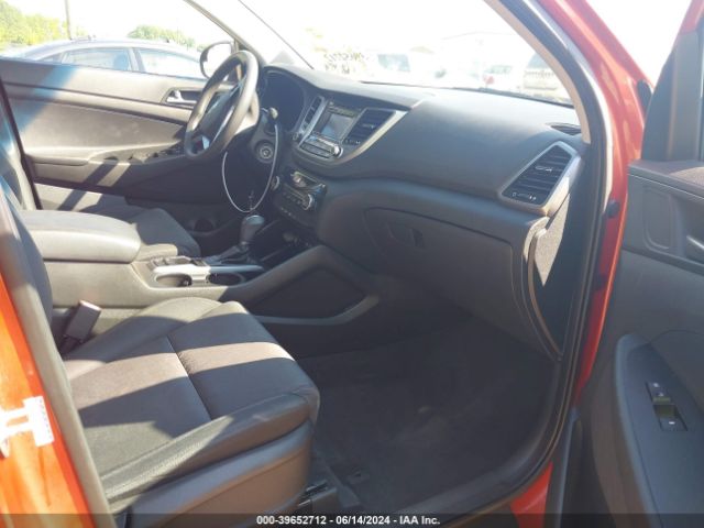 KM8J33A45GU090811 Hyundai TUCSON SE