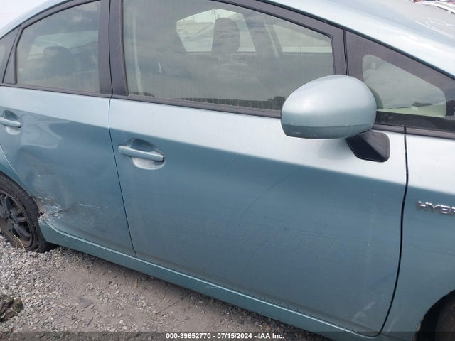 Toyota Prius Three 2015 JTDKN3DU1F1884297 Image 13