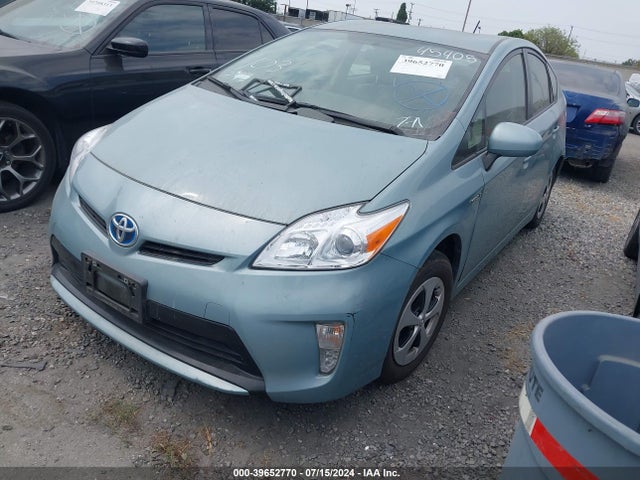 Toyota Prius Three 2015 JTDKN3DU1F1884297 Image 2