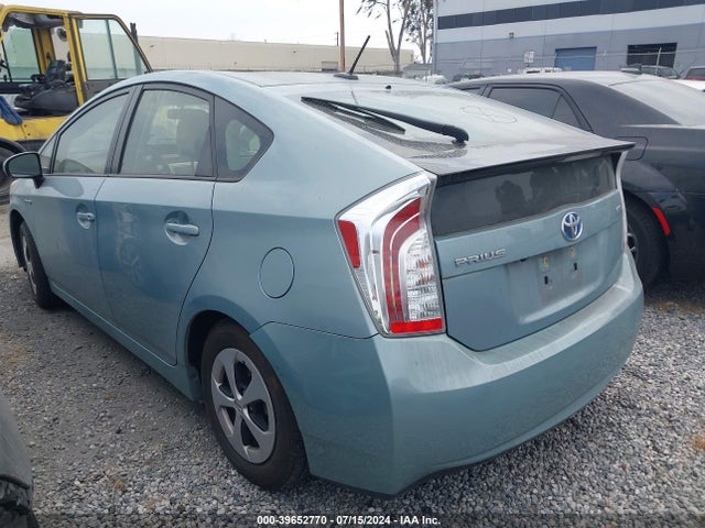 Toyota Prius Three 2015 JTDKN3DU1F1884297 Image 3