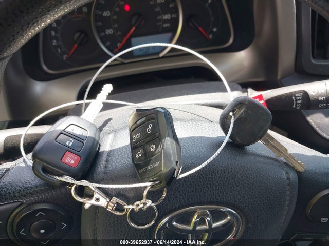 Toyota RAV4 LE 2015 JTMBFREV1FD164195 Image 11