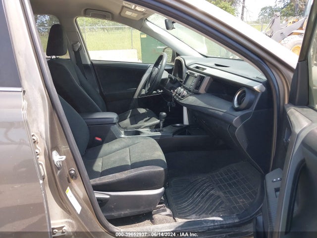 Toyota RAV4 LE 2015 JTMBFREV1FD164195 Image 5