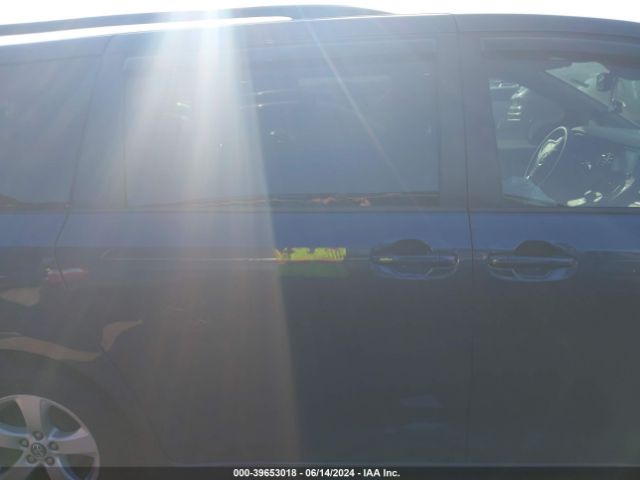 5TDKZ3DC1LS042747 Toyota SIENNA LE