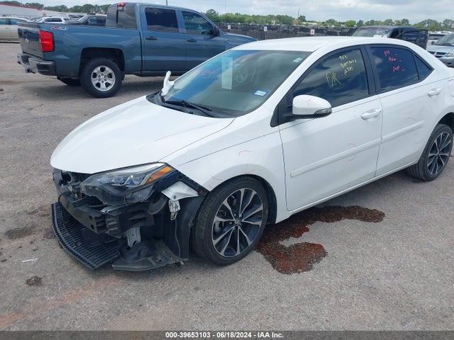 Toyota COROLLA SE 2018 5YFBURHE2JP770550 Image 2