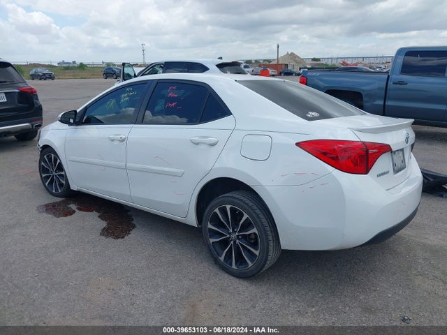 Toyota COROLLA SE 2018 5YFBURHE2JP770550 Image 3