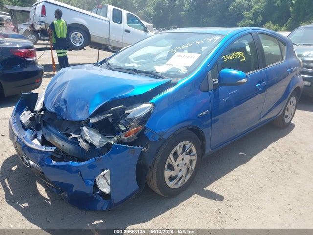 Toyota Prius C Two 2015 JTDKDTB3XF1096213 Image 2