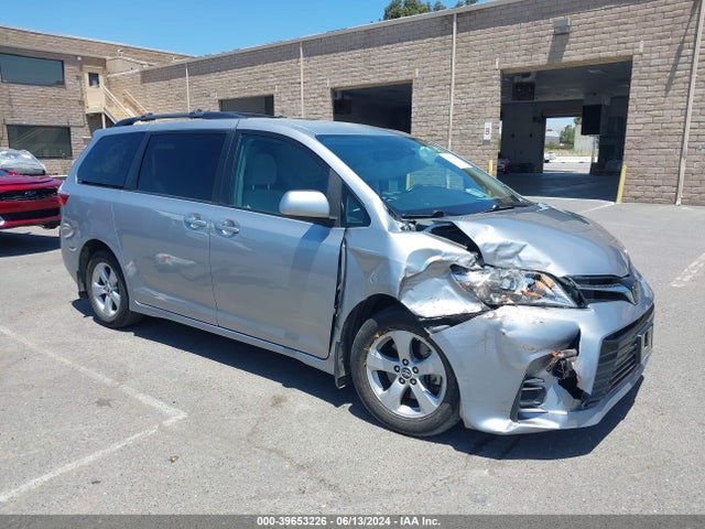 Toyota Sienna Le 8 Passenger 2018 5TDKZ3DC7JS957745 главное изображение