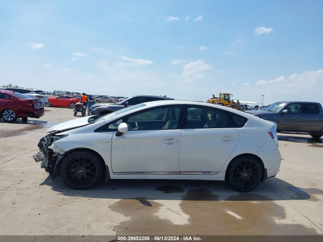 Toyota Prius Three 2015 JTDKN3DU5F0395052 Image 15