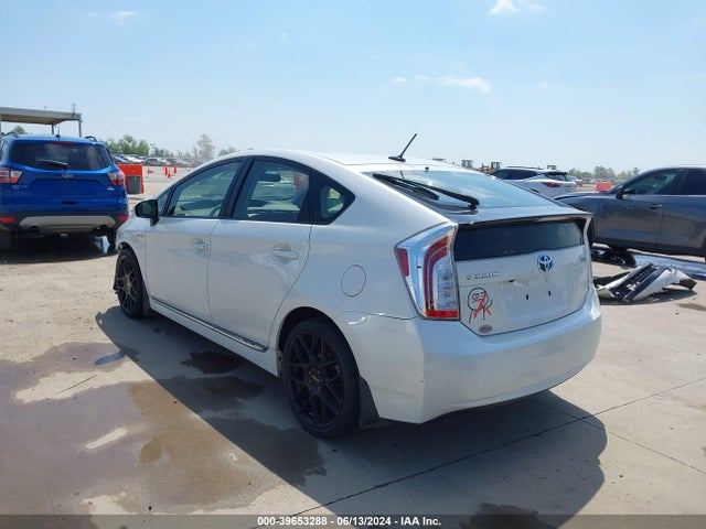Toyota Prius Three 2015 JTDKN3DU5F0395052 Image 3