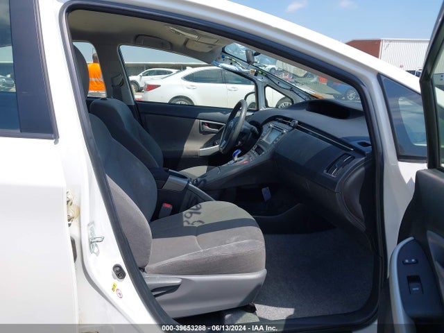Toyota Prius Three 2015 JTDKN3DU5F0395052 Image 5