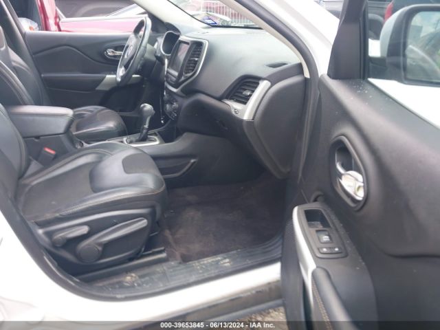 1C4PJLLBXJD590695 Jeep Cherokee Latitude Plus Fwd