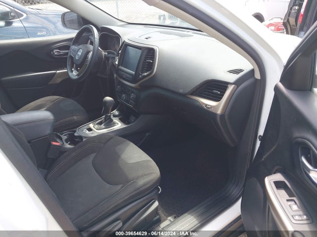 1C4PJMCB3HD220124 Jeep Cherokee Latitude 4x4