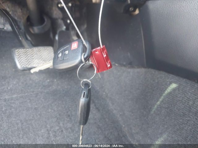 JTMZFREV1GD085416 Toyota RAV4 LE