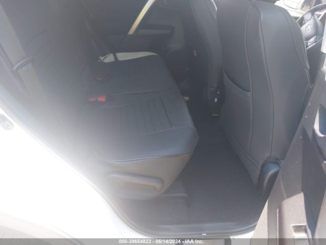 JTMZFREV1GD085416 Toyota RAV4 LE