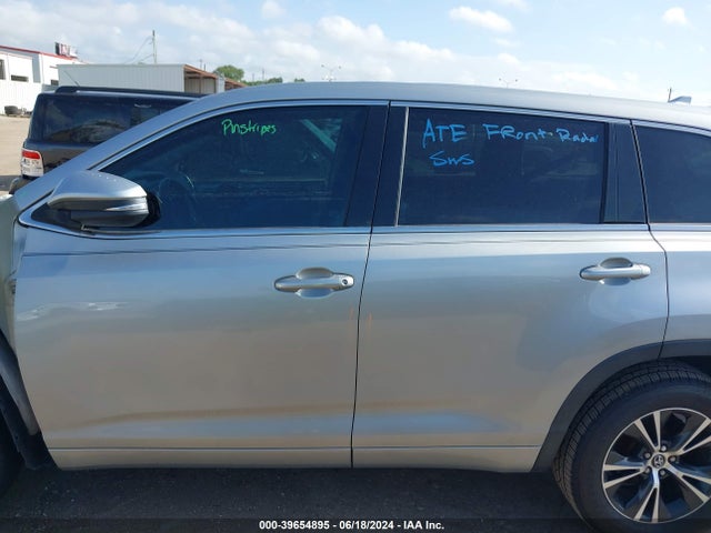Toyota Highlander Le Plus 2018 5TDZZRFH1JS269492 Image 14