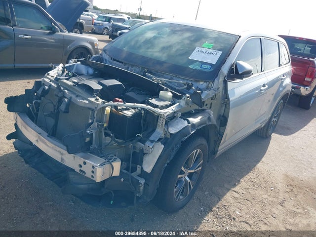 Toyota Highlander Le Plus 2018 5TDZZRFH1JS269492 Image 2