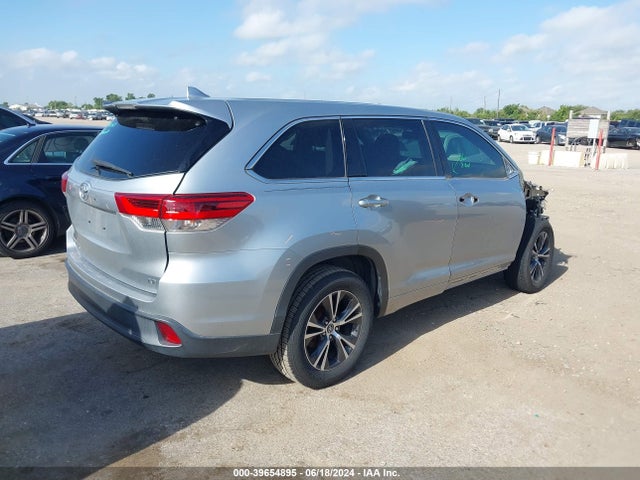 Toyota Highlander Le Plus 2018 5TDZZRFH1JS269492 Image 4