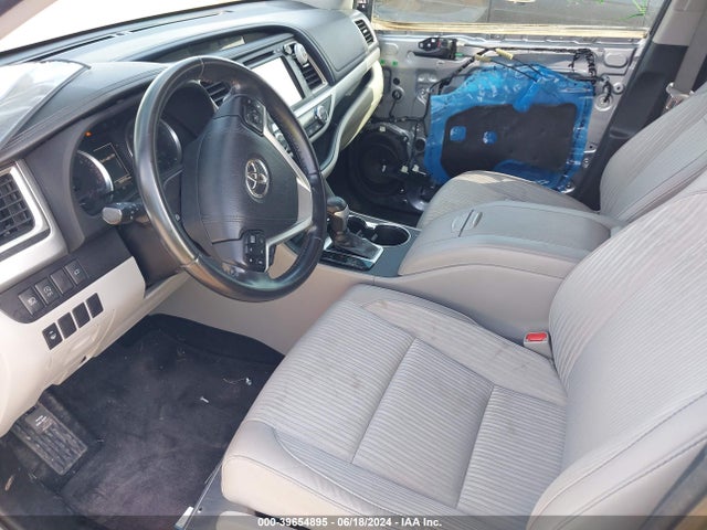 Toyota Highlander Le Plus 2018 5TDZZRFH1JS269492 Image 5