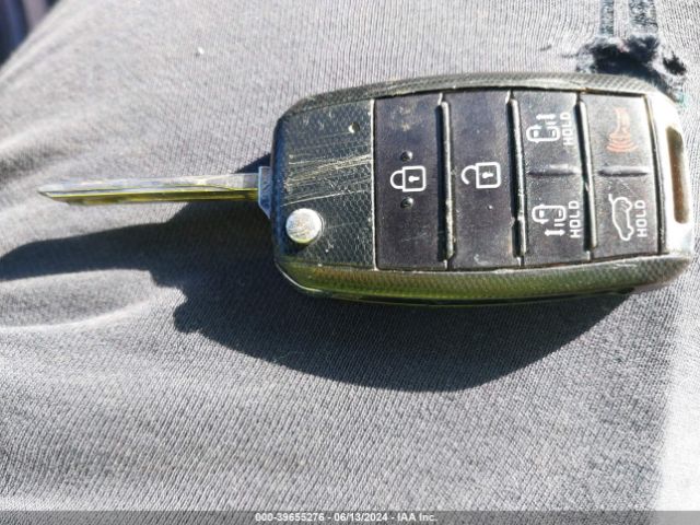 KNDMB5C15H6232843 KIA SEDONA LX