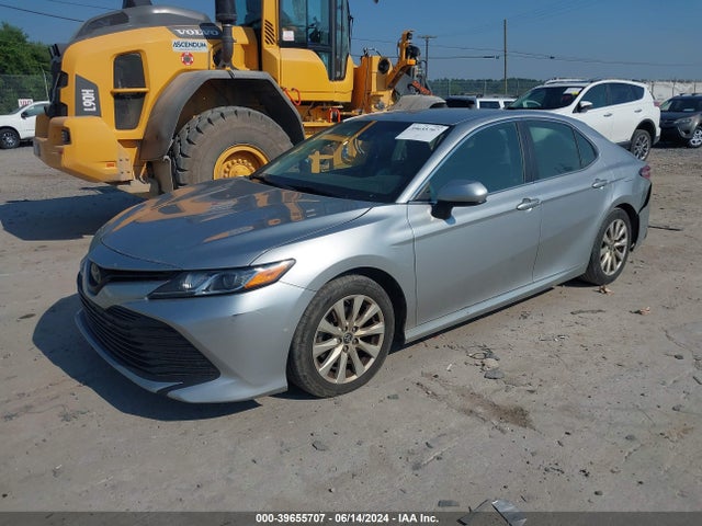 Toyota CAMRY LE 2018 4T1B11HK4JU580621 Image 2