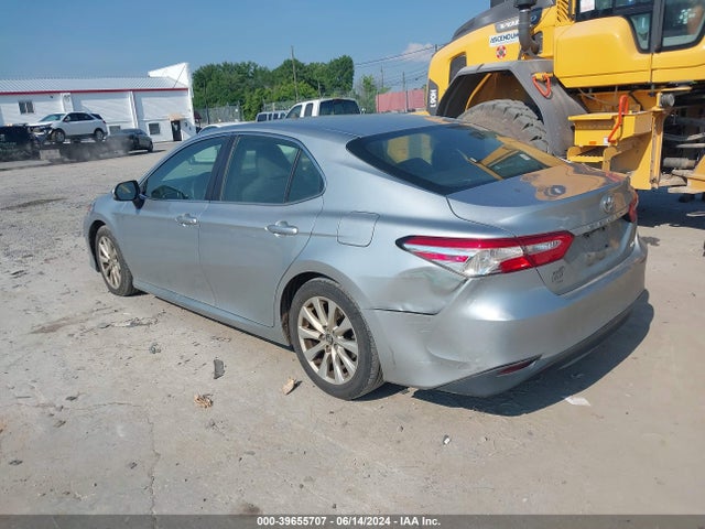 Toyota CAMRY LE 2018 4T1B11HK4JU580621 Image 3
