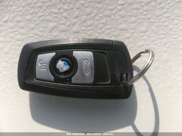 WBA3C3C55FP664174 BMW 320i Xdrive