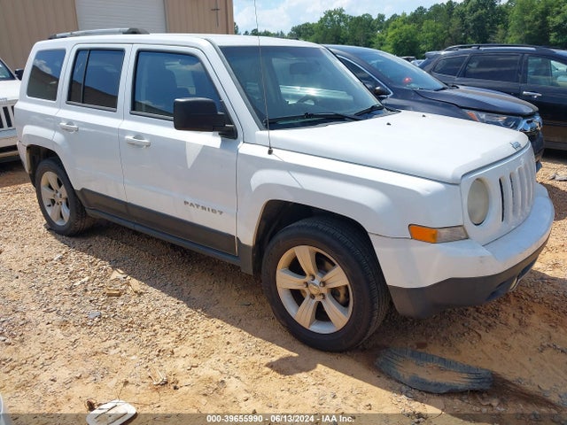 2014 1C4NJPCB8ED802272 main image