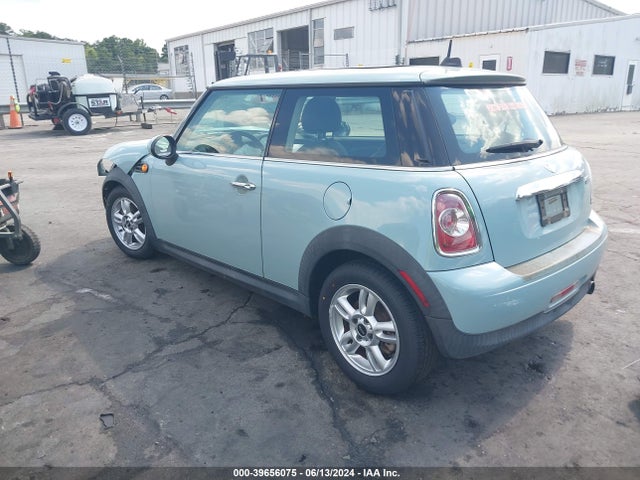 2012 MINI COOPER WMWSU3C52CT540813 Photo 2