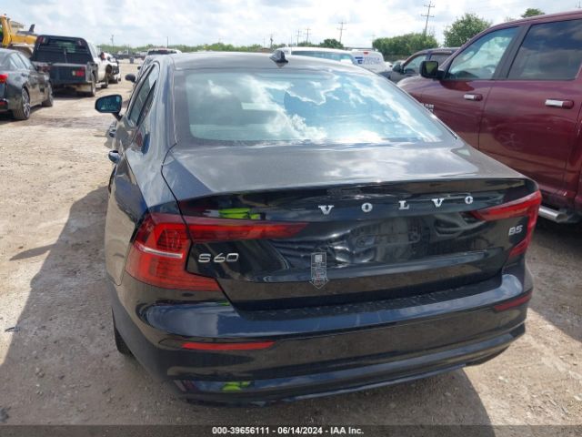 7JRL12FK8RG295269 Volvo S60 B5 Core Dark Theme
