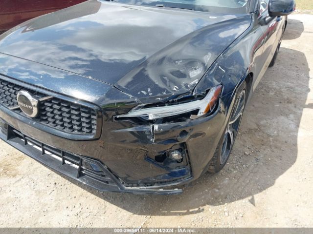 7JRL12FK8RG295269 Volvo S60 B5 Core Dark Theme