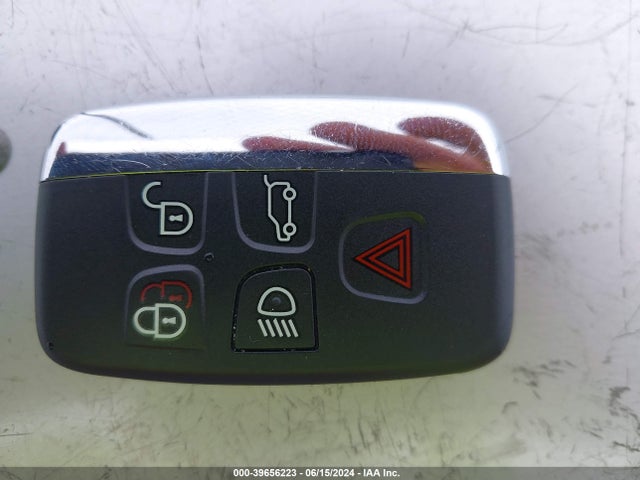 2017 JAGUAR XE SAJAD4BG6HA972073 Photo 10