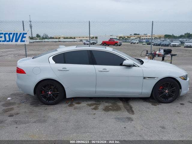 Jaguar Xe 25t Premium 2017 SAJAD4BG6HA972073 Image 13