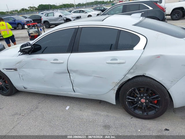 Jaguar Xe 25t Premium 2017 SAJAD4BG6HA972073 Image 14