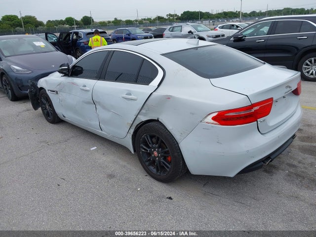 2017 JAGUAR XE SAJAD4BG6HA972073 Photo 2