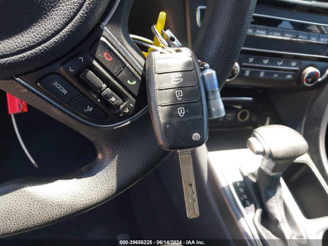 KIA Optima Lx 2018 5XXGT4L35JG209561 Image 11
