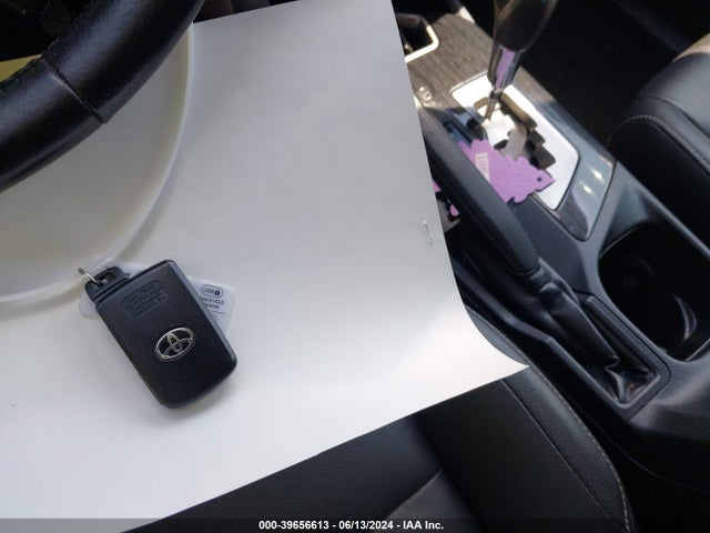 Toyota Rav4 Limited 2018 JTMDFREV9JD250985 Image 11
