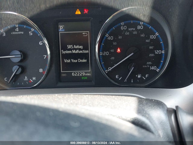 Toyota Rav4 Limited 2018 JTMDFREV9JD250985 Image 16