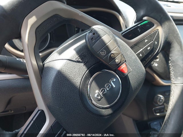 1C4PJMCB2JD533221 Jeep Cherokee Latitude 4x4