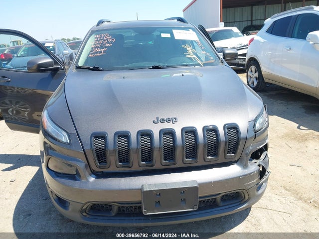 1C4PJMCB2JD533221 Jeep Cherokee Latitude 4x4