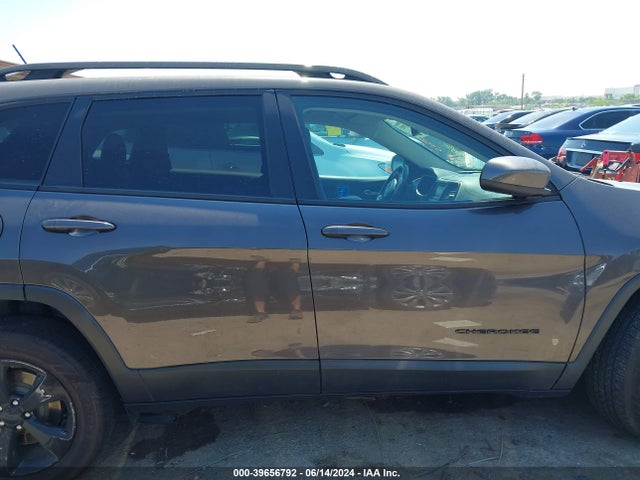 1C4PJMCB2JD533221 Jeep Cherokee Latitude 4x4