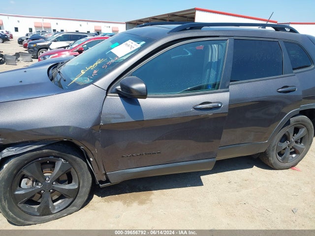 1C4PJMCB2JD533221 Jeep Cherokee Latitude 4x4