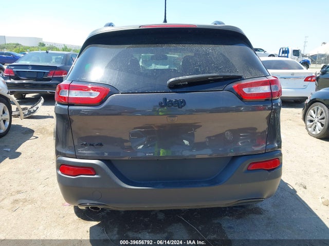 1C4PJMCB2JD533221 Jeep Cherokee Latitude 4x4