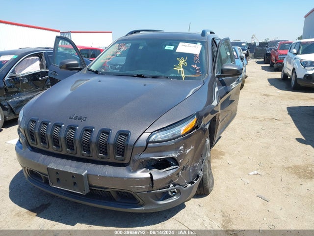 1C4PJMCB2JD533221 Jeep Cherokee Latitude 4x4
