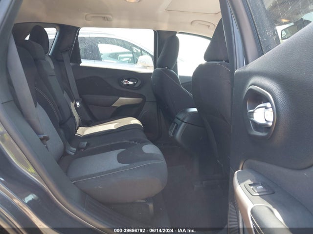 1C4PJMCB2JD533221 Jeep Cherokee Latitude 4x4