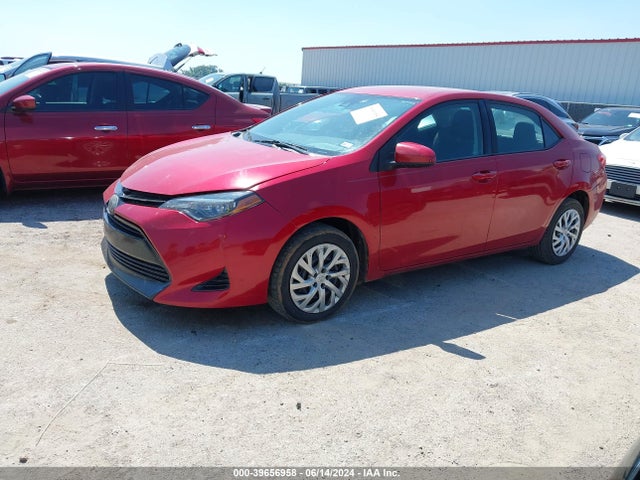 Toyota COROLLA LE 2018 5YFBURHE4JP818761 Image 2