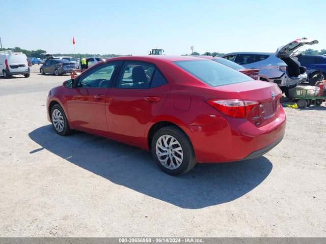 Toyota COROLLA LE 2018 5YFBURHE4JP818761 Image 3