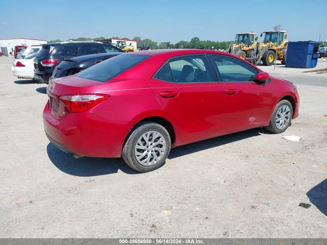 Toyota COROLLA LE 2018 5YFBURHE4JP818761 Image 4