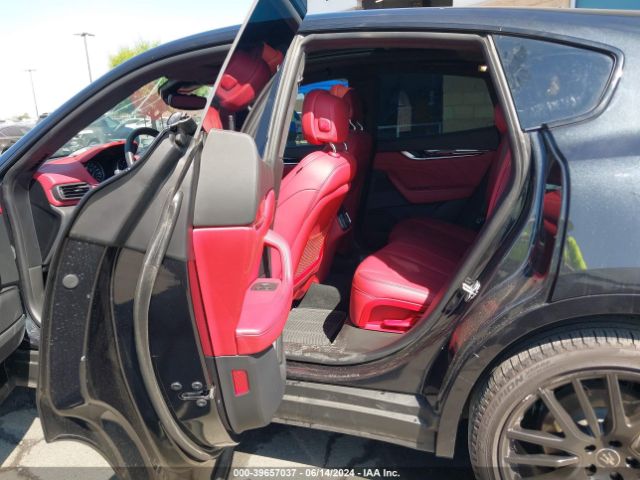 ZN661YUM5NX406825 Maserati Levante Modena