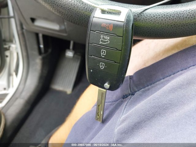 5XYPG4A37KG456505 KIA Sorento 2.4l Lx