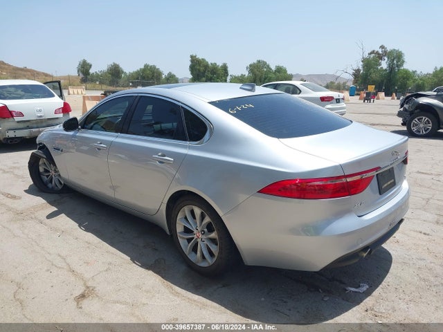 2018 JAGUAR XF SAJBD4FX0JCY56473 Photo 2